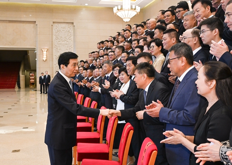 揚子江藥業(yè)集團(tuán)董事長徐浩宇獲“優(yōu)秀中國特色社會主義事業(yè)建設(shè)者”稱號